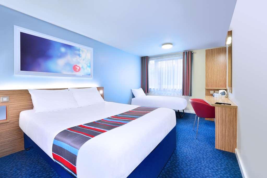 Travelodge Caerphilly Habitación foto