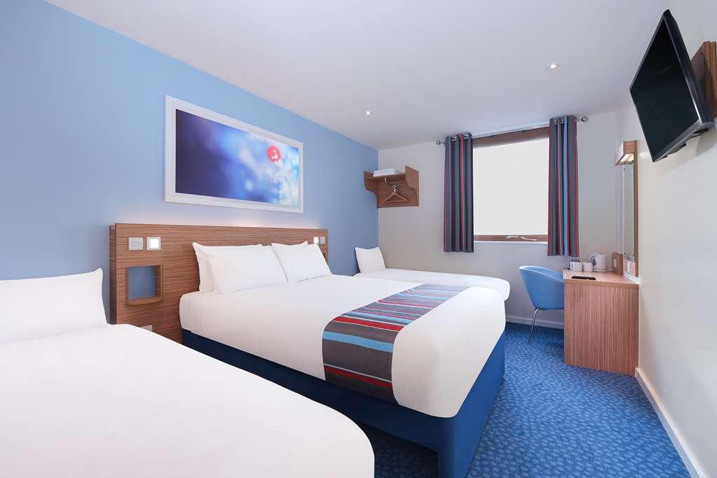 Travelodge Caerphilly Habitación foto