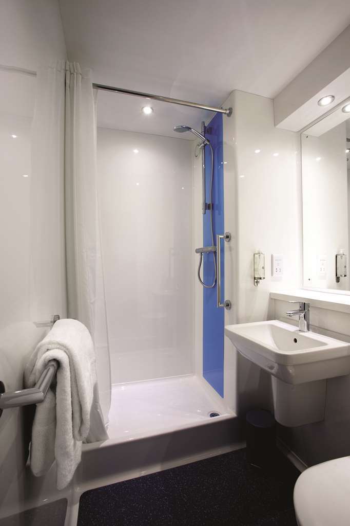 Travelodge Caerphilly Habitación foto