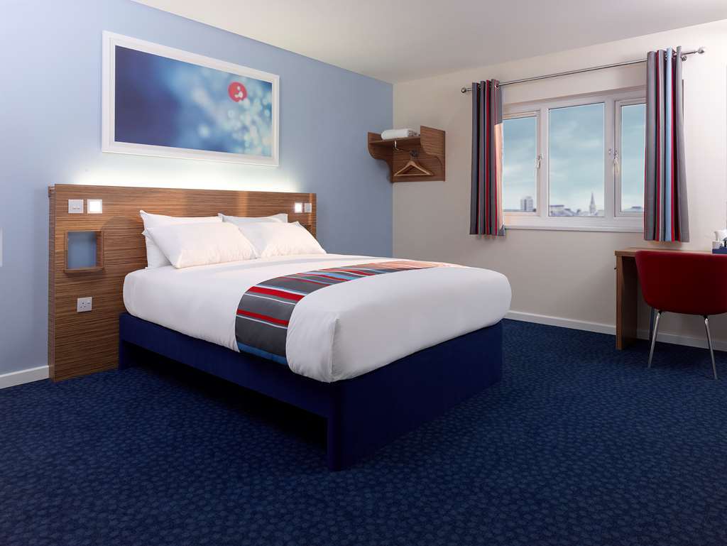 Travelodge Caerphilly Habitación foto