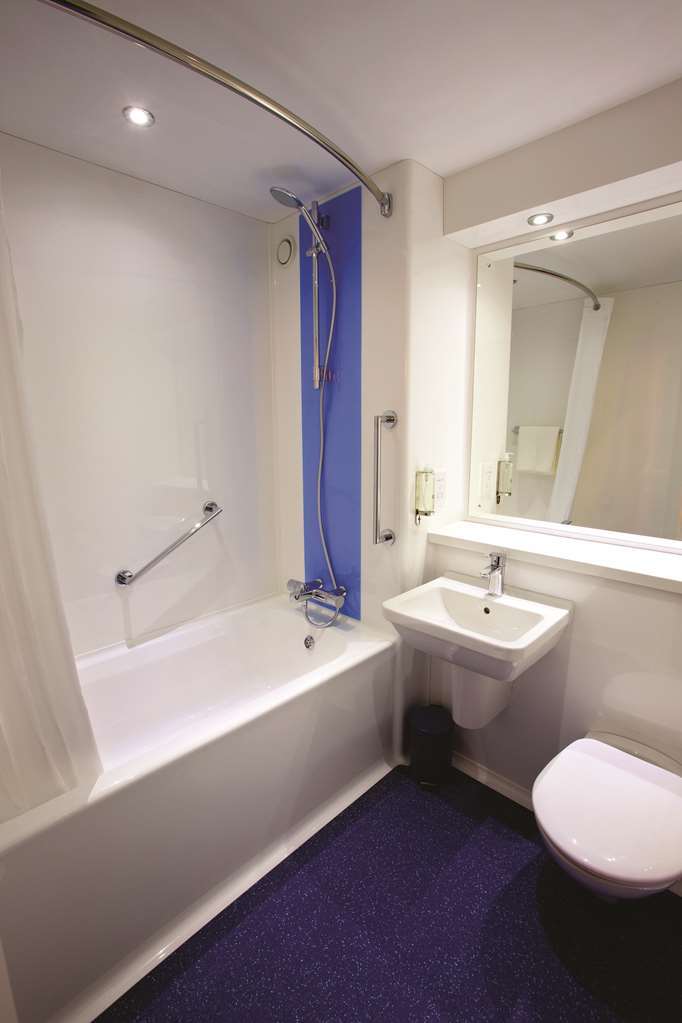 Travelodge Caerphilly Habitación foto